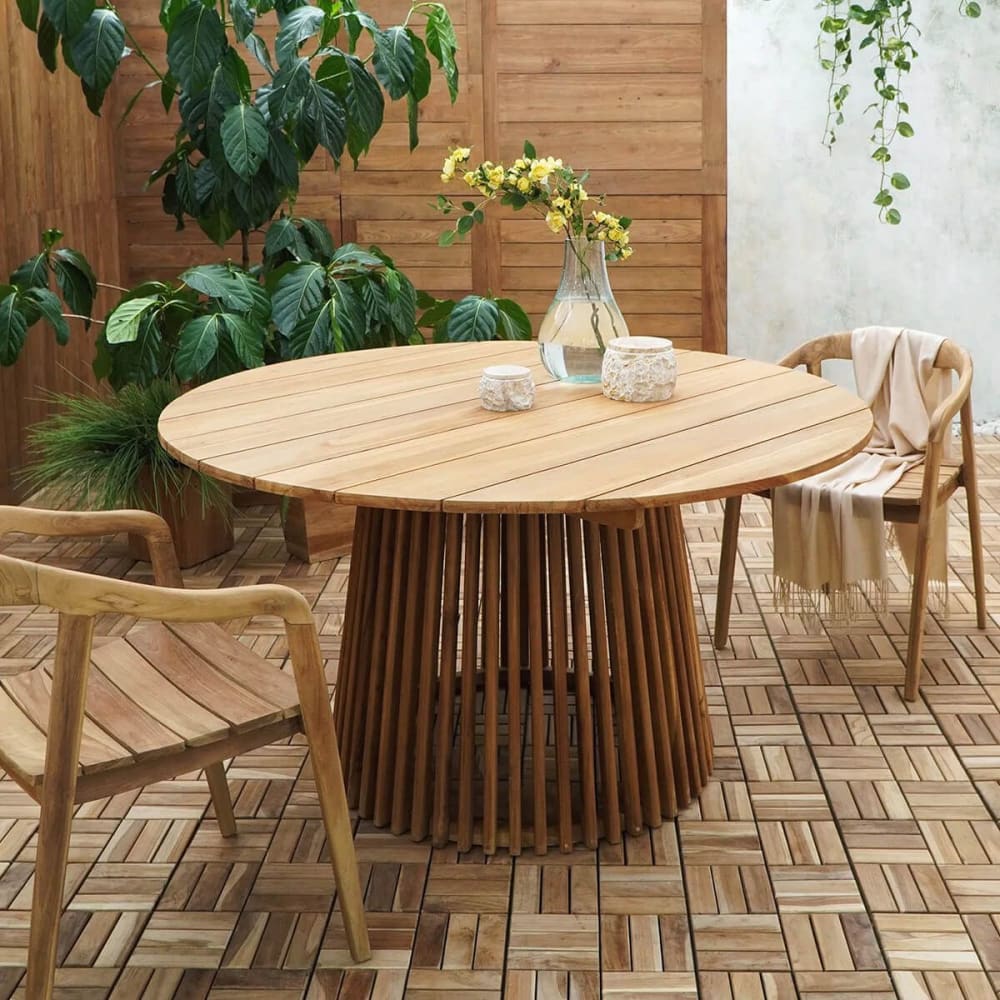 Table repas de jardin Ø120cm en teck massif pied central ajouré