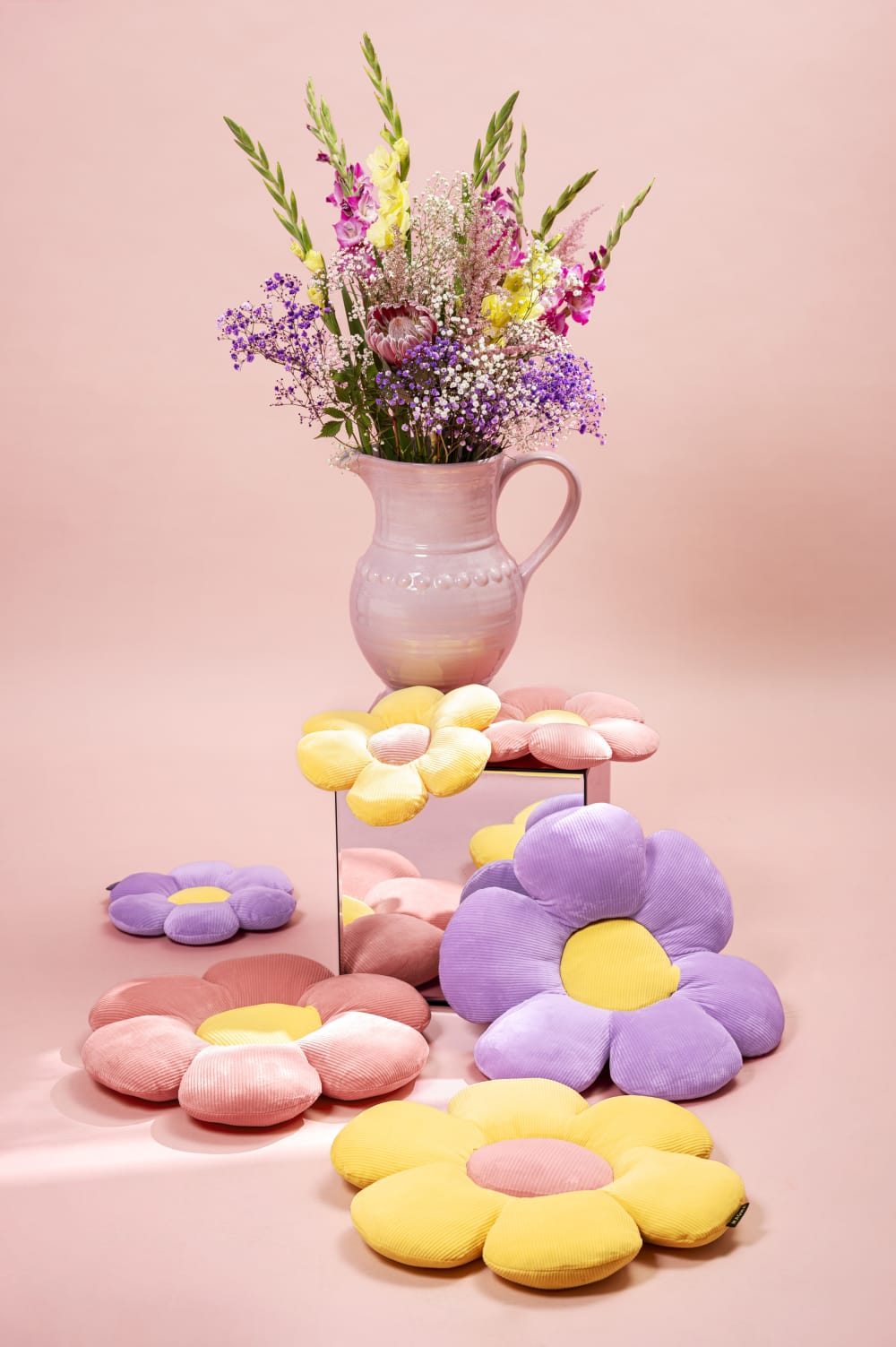 Coussin velours forme marguerite violet env. 30 cm — vue 3