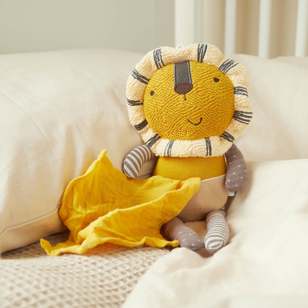 Peluche lion avec doudou, crochetée (Bieco) - Image 1