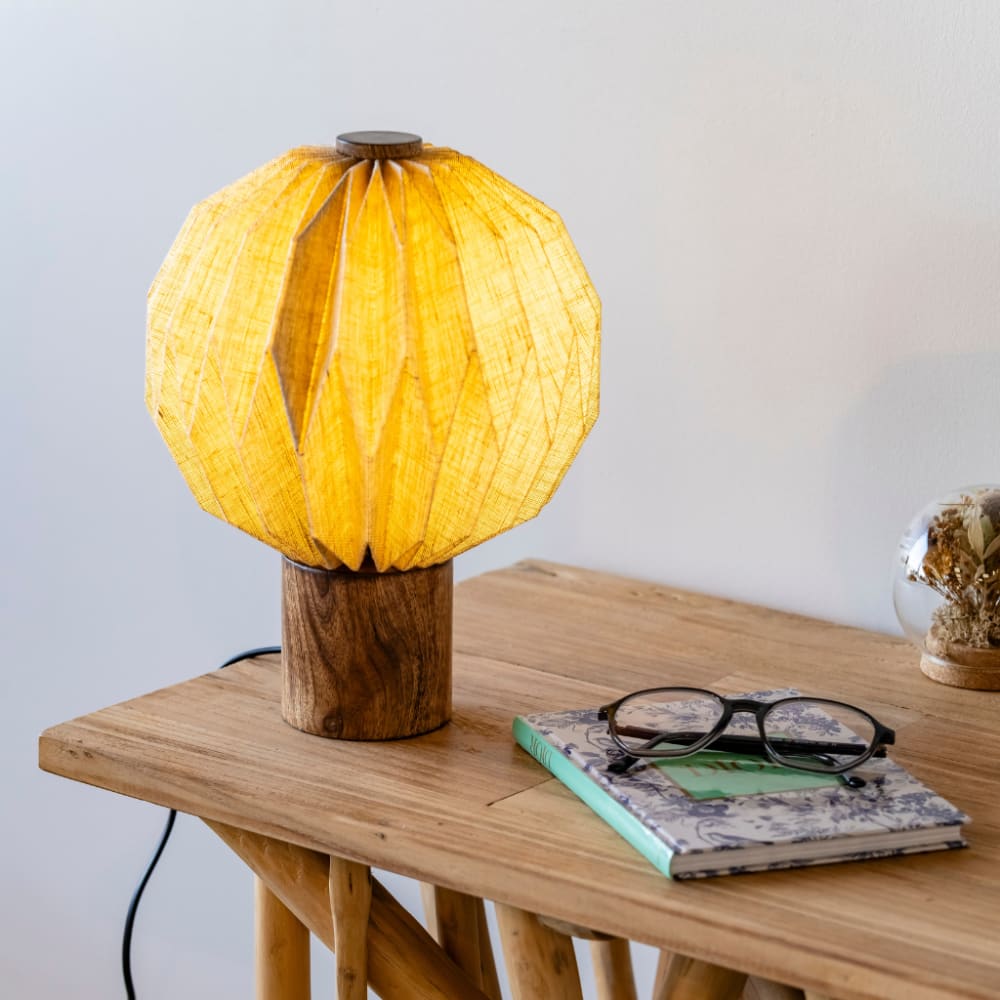 Petite lampe à poser ronde en lin et bois de manguier — vue 3