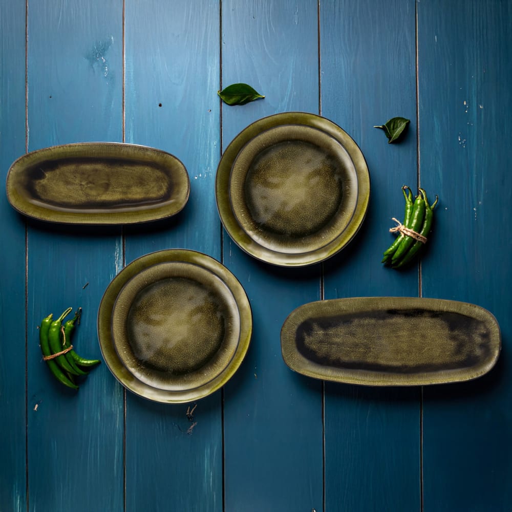 Plat long petit modèle en grès vert olive Plat long petit modèle en grès vert olive