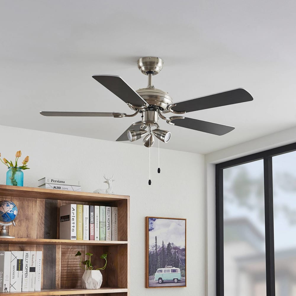 ventilador de techo con lampara de metal plateado