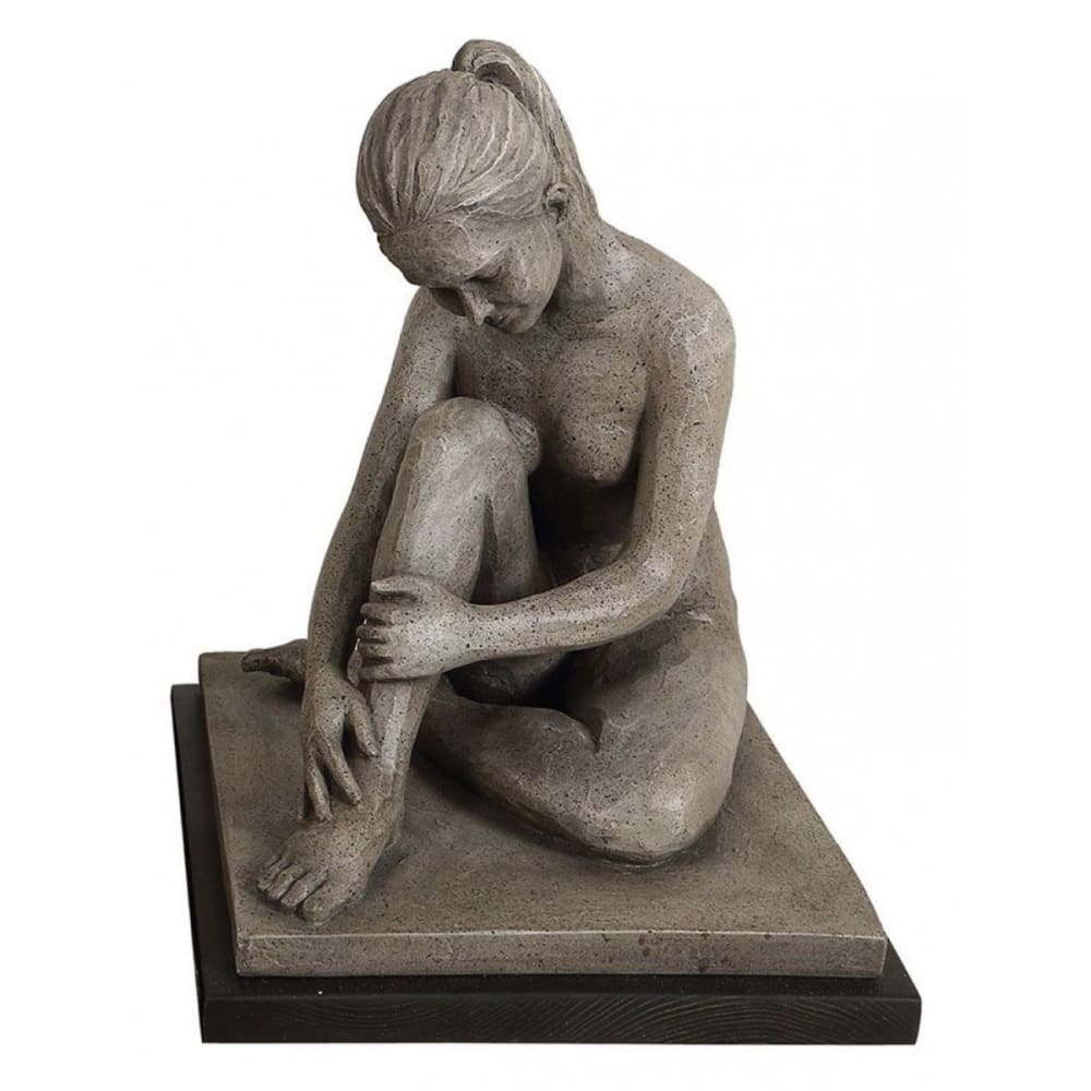 sculpture femme assise