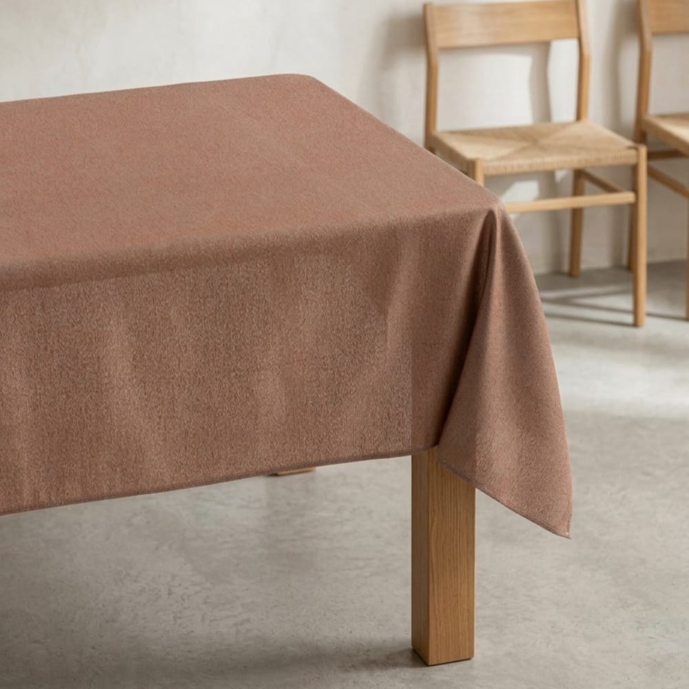 Nappe unie anti-taches texturé taupe 140x140 cm