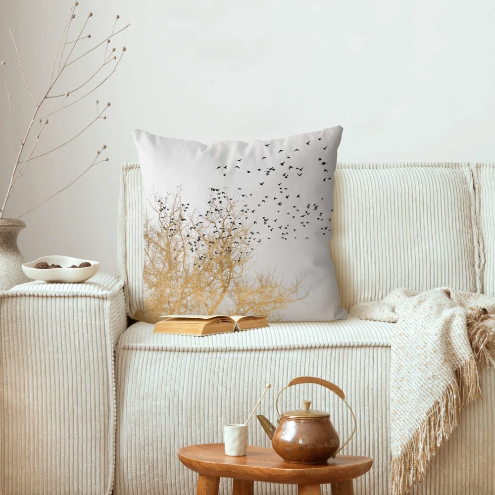 Dekokissen Vogelschwarm goldener Baum aus Polyester, gold 50 x 50