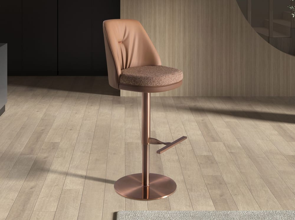 Drehbarer Hocker aus braun meliertem Stoff und braunem Kunstleder
