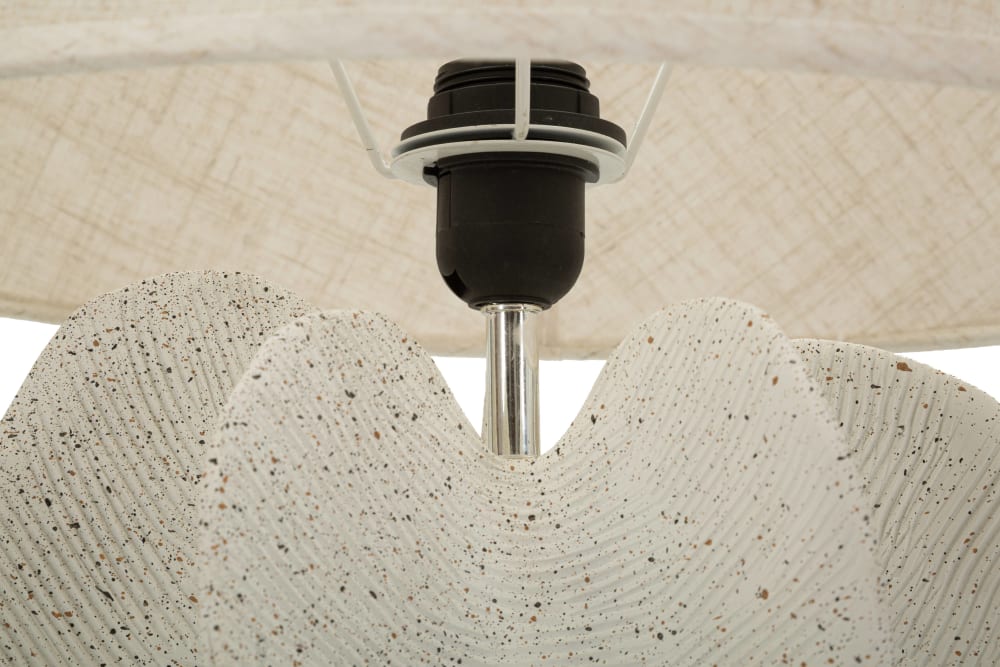 Lampe de table en résine beige avec abat-jour en tissu ø 40×63 — vue 4
