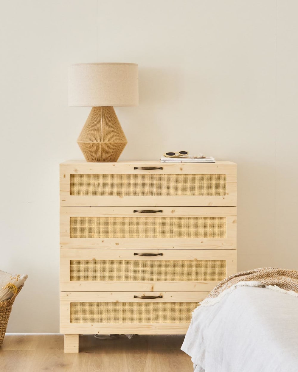 Kommode Tannenholz Massiv Naturfasern Beige 4 Schubladen -