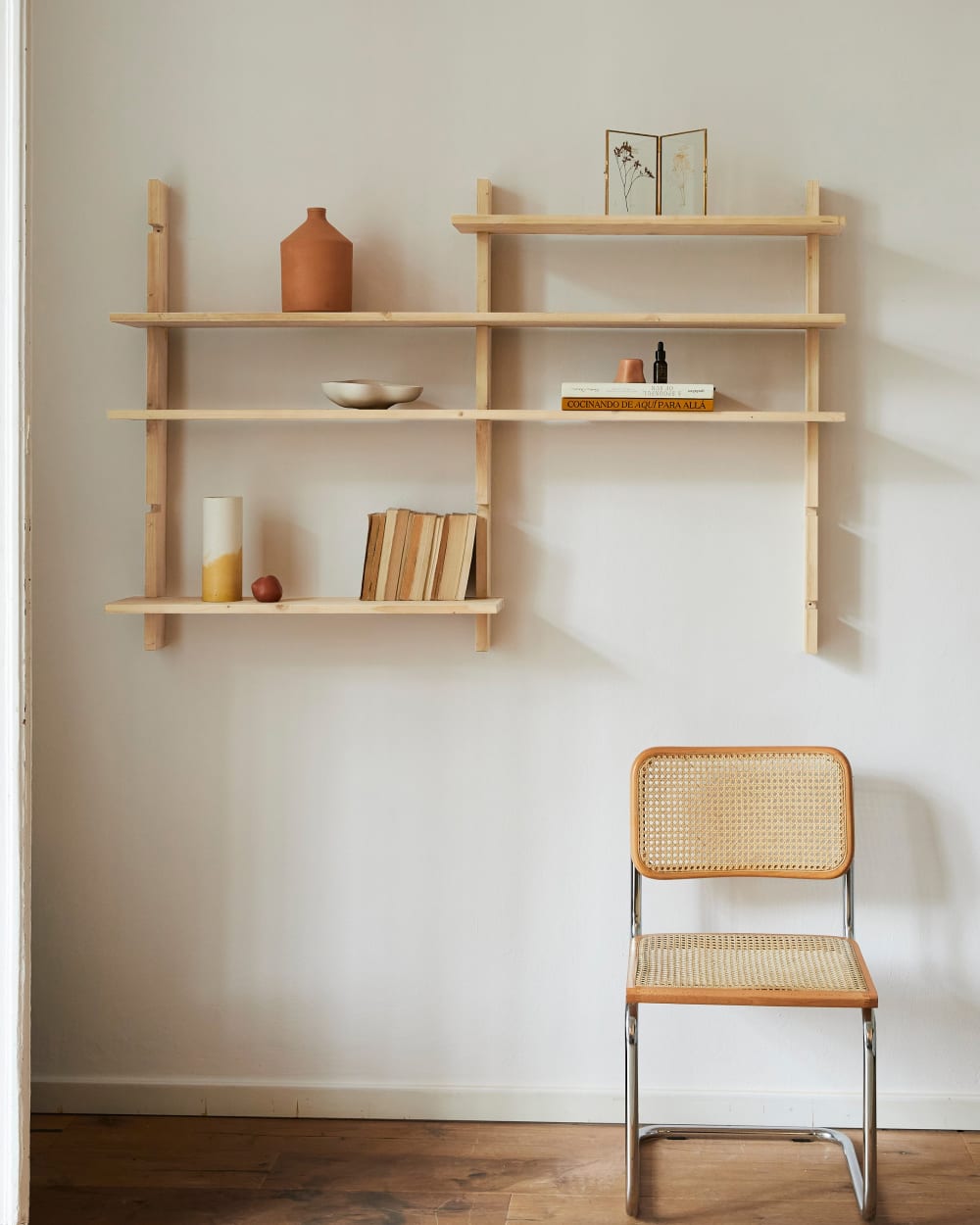 Étagère murale modulaire en bois beige
