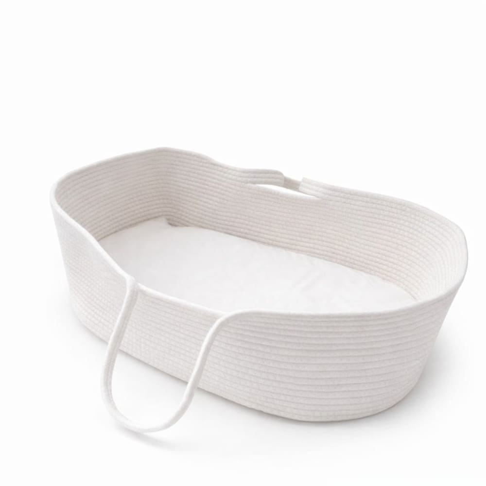 Couffin pour bébé tressé avec matelas en coton blanc cassé