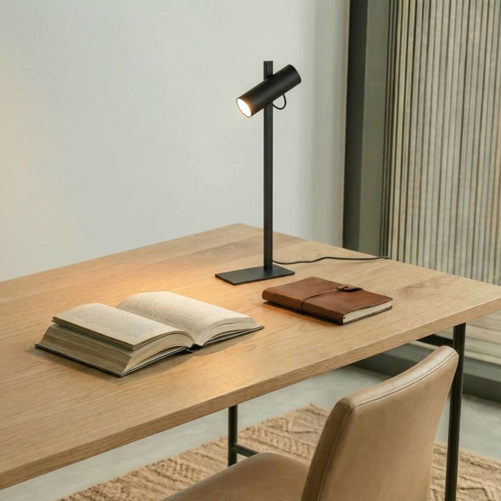 lampara de mesa de metal negro