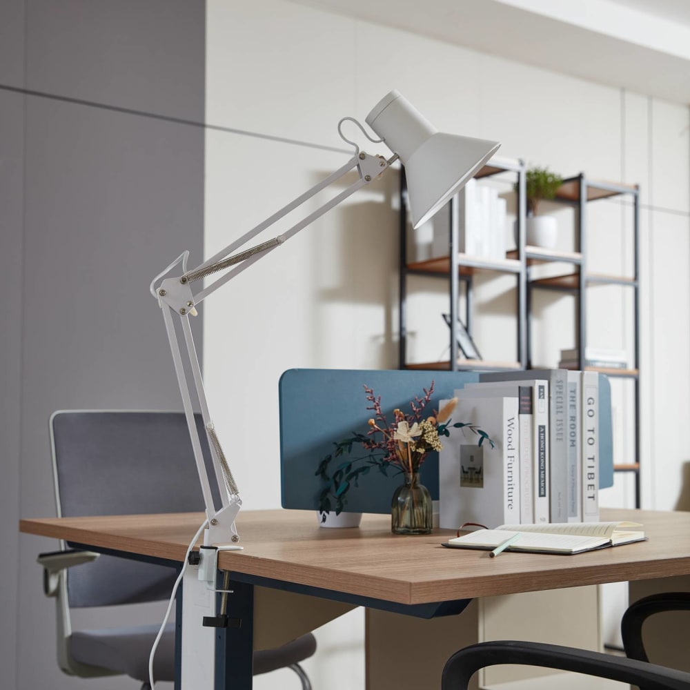 Lampe à pince en métal blanc — vue 4