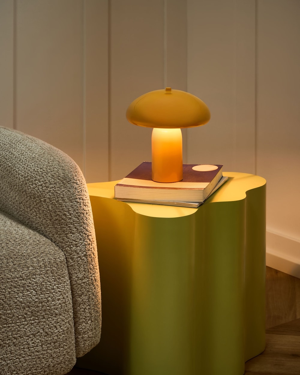 Lampe à poser métal jaune — vue 3