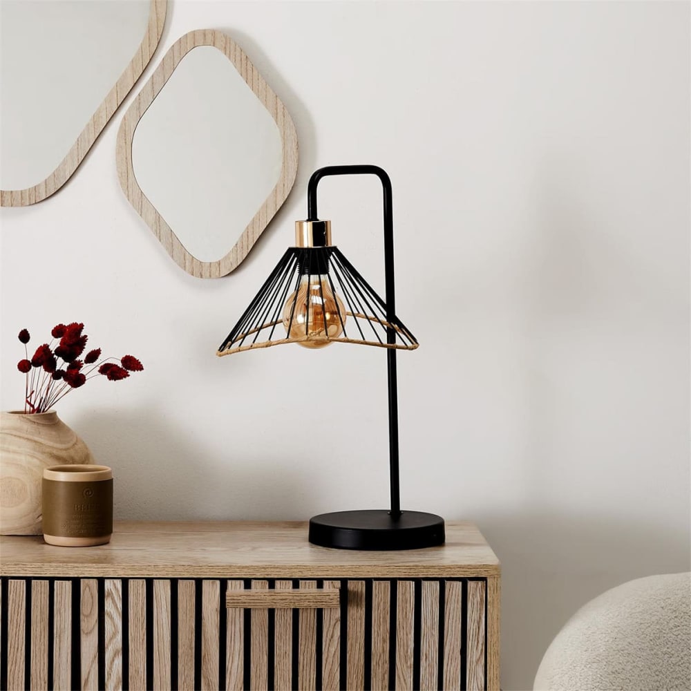 Lampe à poser noire abat-jour filaire finition rotin — vue 4
