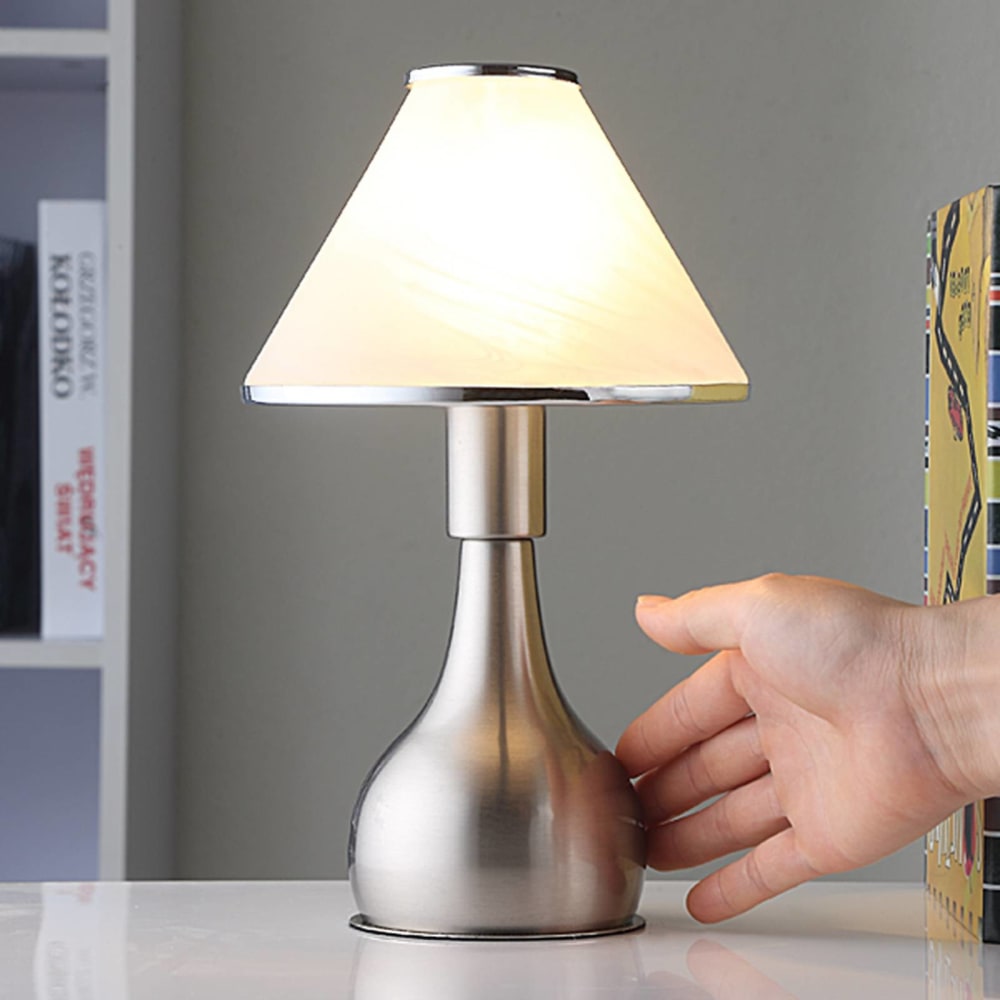 Lampe à poser en métal blanc — vue 4