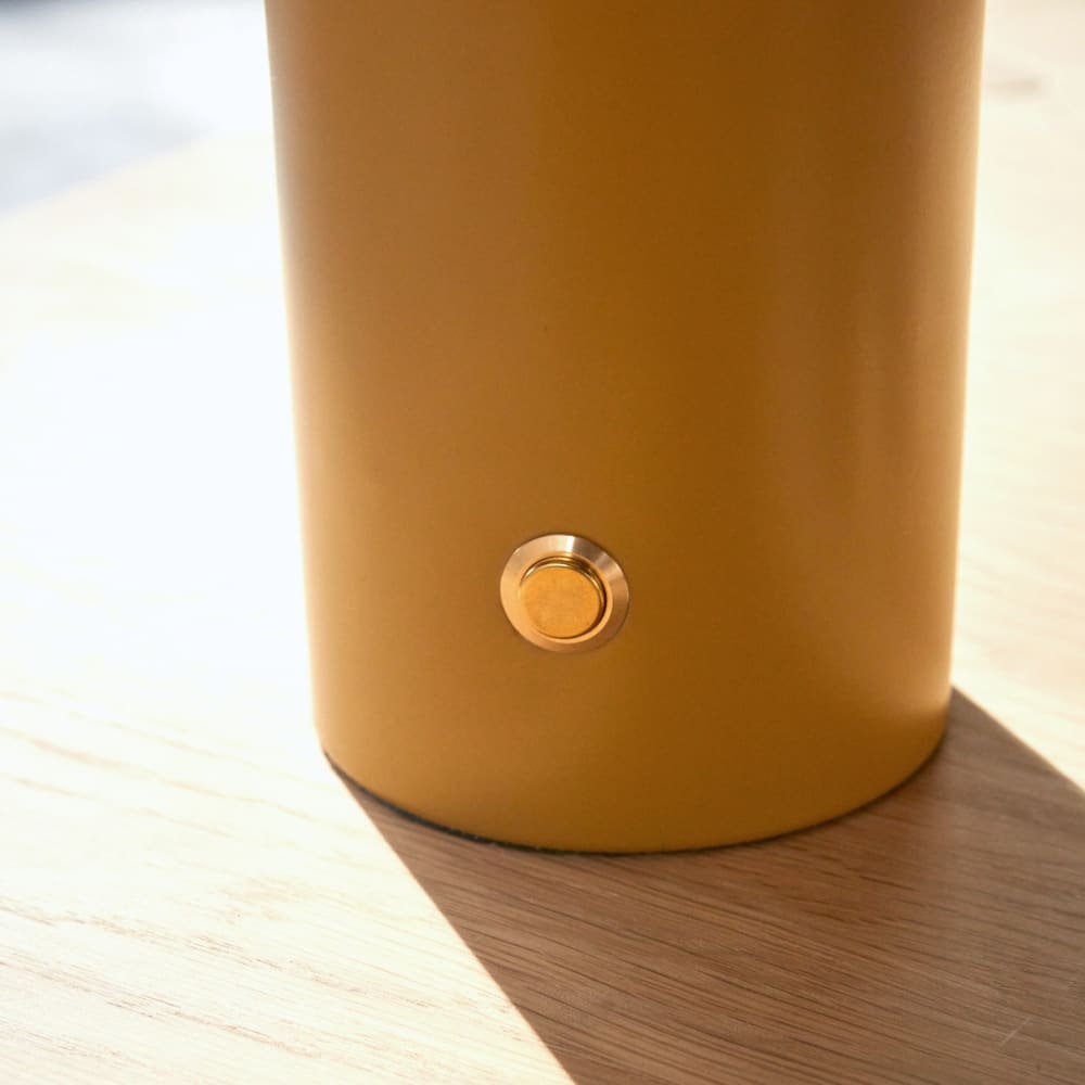 Lampe de table d’intérieur jaune en métal 30×41 cm — vue 3