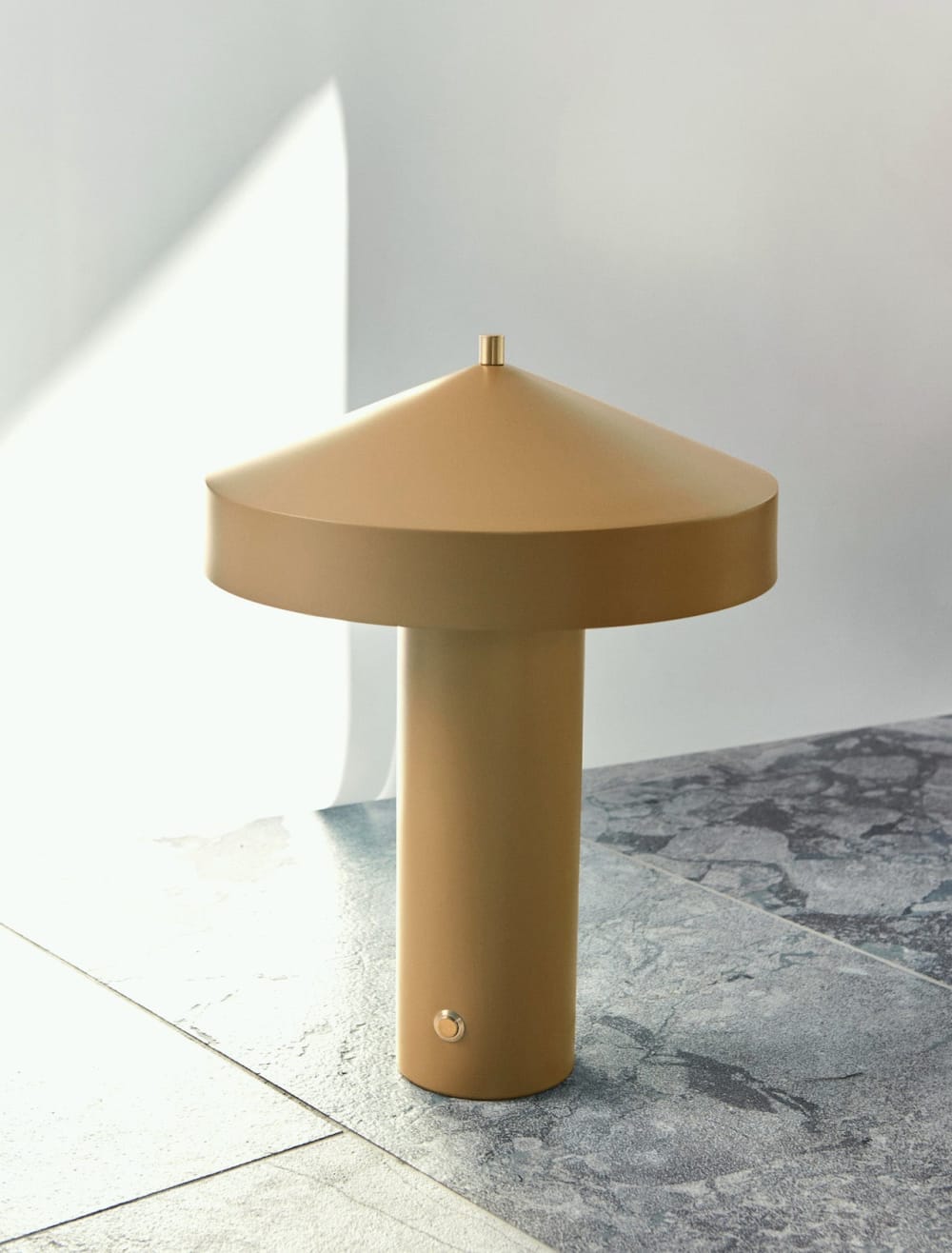 Lampe de table d’intérieur jaune en métal 30×41 cm — vue 4