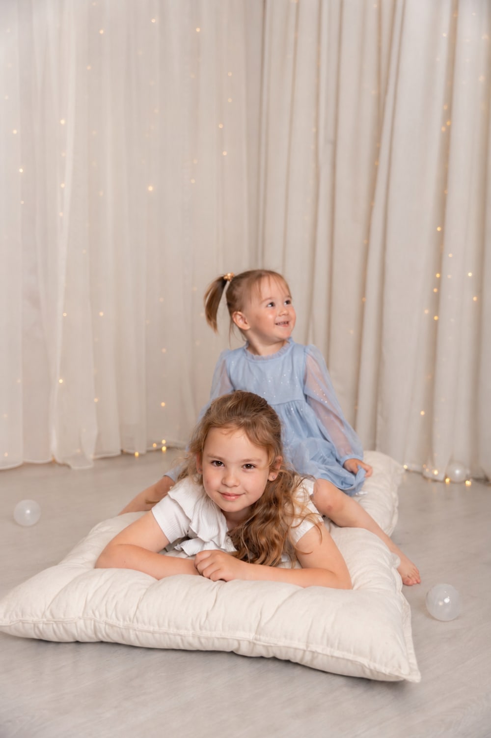 Coussin de sol enfant matelassé 120 x 60 cm, beige (Bees & Blooms) - Image 2