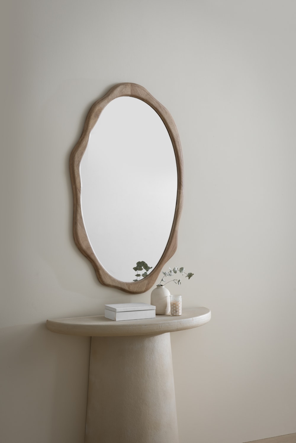 Miroir de forme irrégulière 74x130 avec cadre en bois d'hévéa - Maisons du Monde