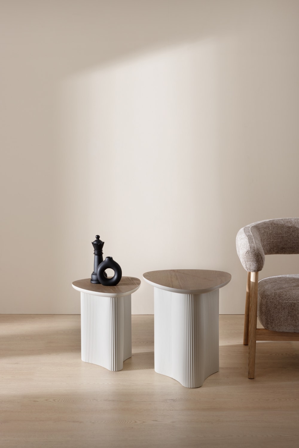 Table basse en métal blanc plaqué bois d'hévéa