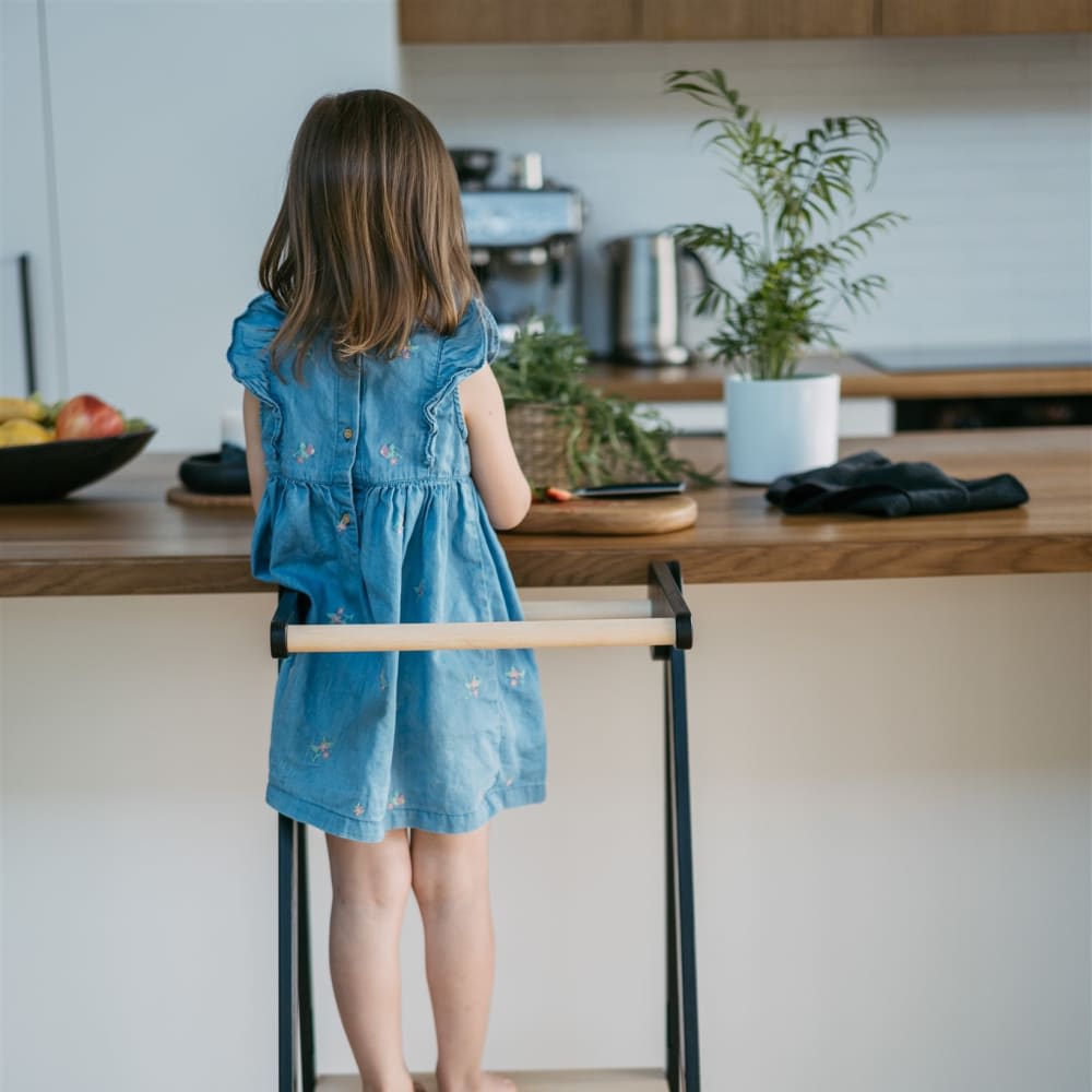 Tour d'observation Montessori pliable pour enfant en bois noir (LEG&GO) - Image 2