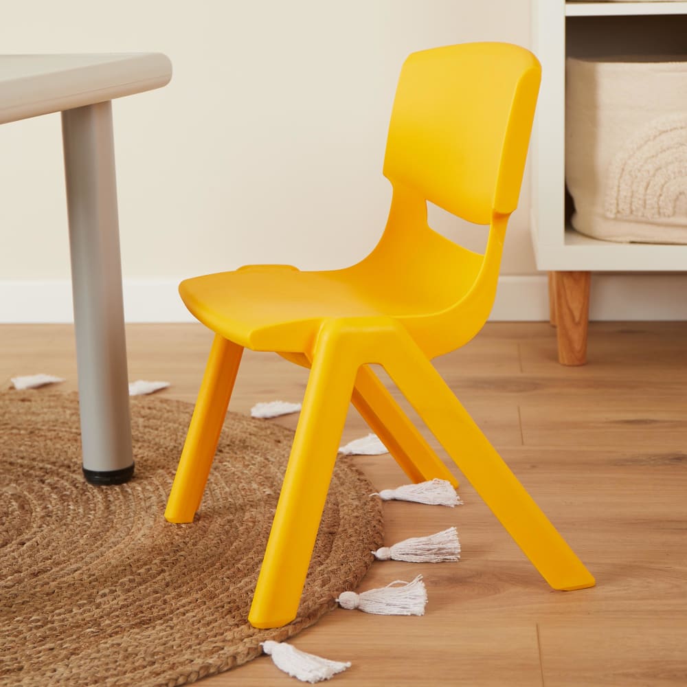 Stapelbarer Kinderstuhl aus Kunststoff, gelb - Maisons Du Monde