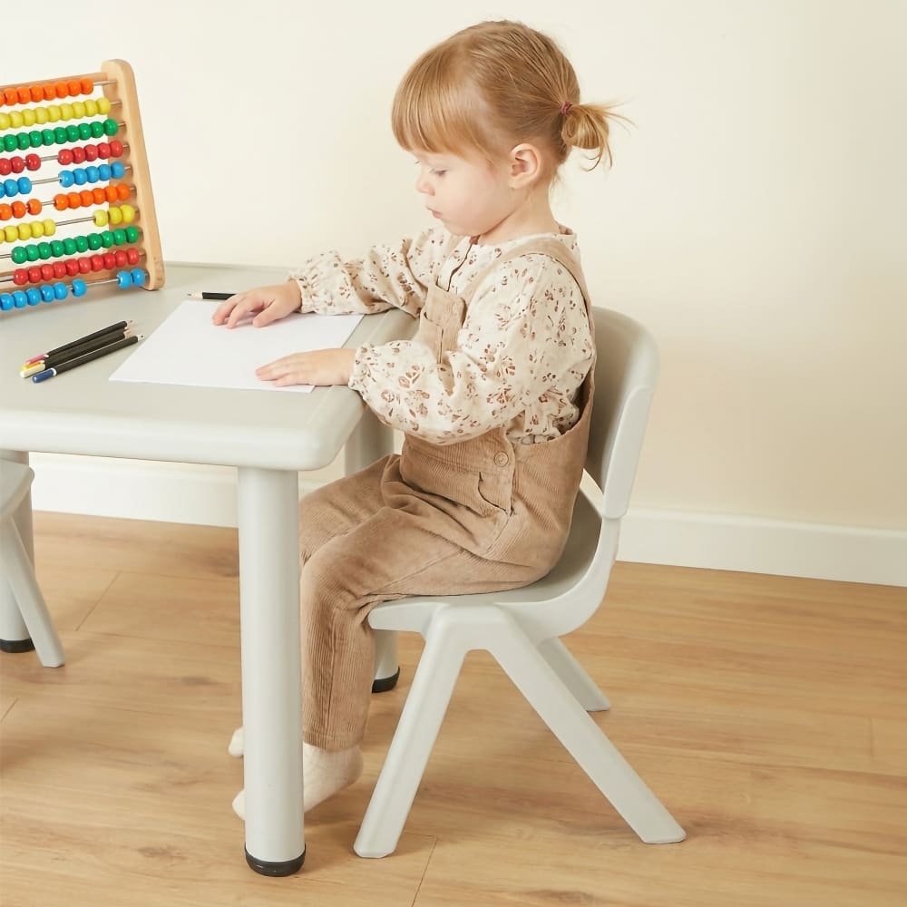 Kindertisch mit 2 Stühlen, stapelbar, kippsicher - Maisons Du