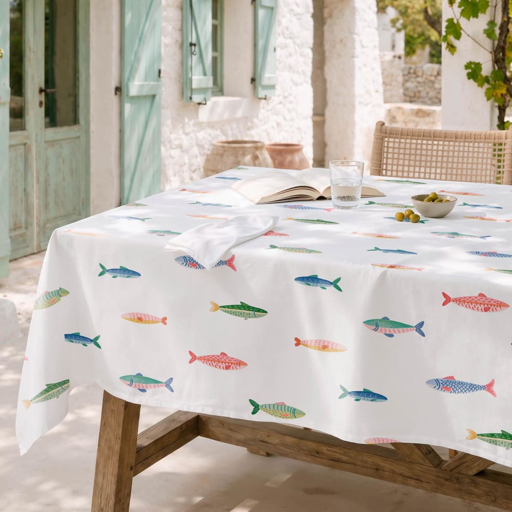 Nappe blanche antitache en coton motif poissons multicolores 155x155