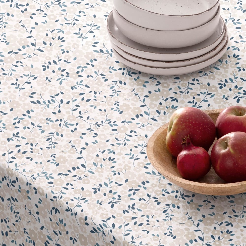 Fleckabweisende Baumwoll-Tischdecke mit blauem Blumenmuster