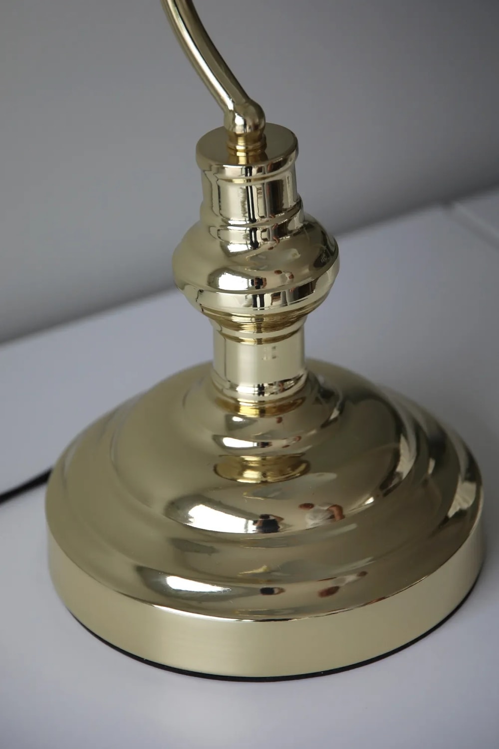 Lampe de table en métal laiton — vue 4