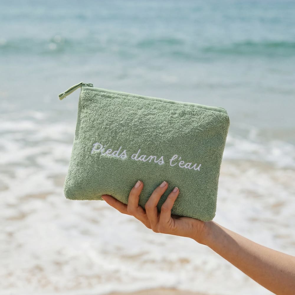 Trousse de plage "PIEDS DANS L'EAU" Sauge - Maisons du Monde