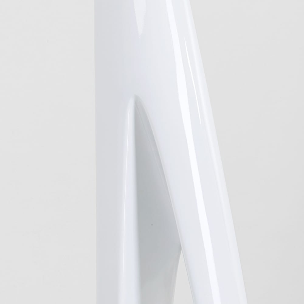 Lampadaire en fibre de verre blanche — vue 4