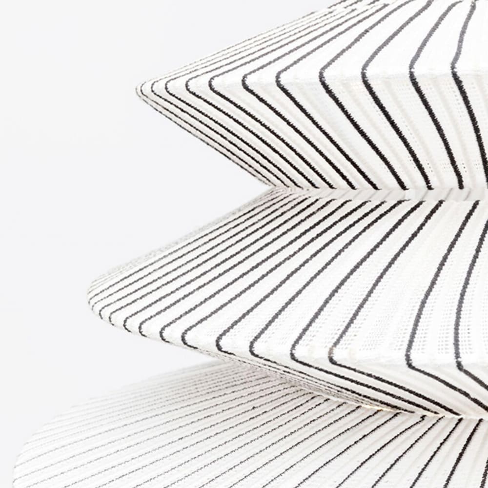 Lampe en polyester et acier noir et blanc — vue 4