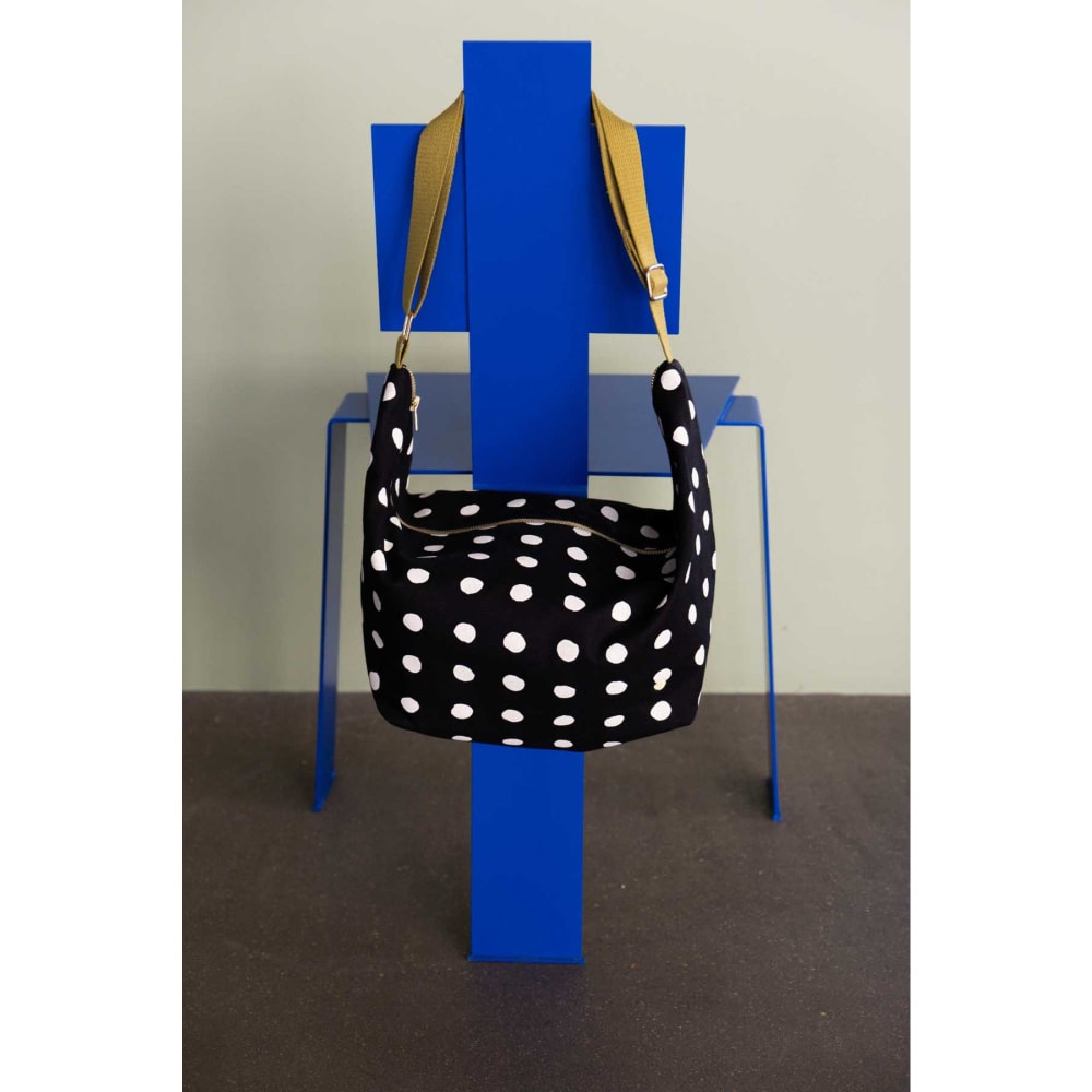 Sac demi-lune en coton bio caviar 53 x 28 x 12 cm - Maisons du Monde