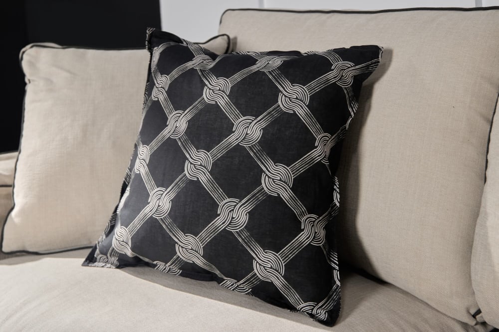 Coussin 55% lin et 45% coton carbone et beige 45 x 45 cm