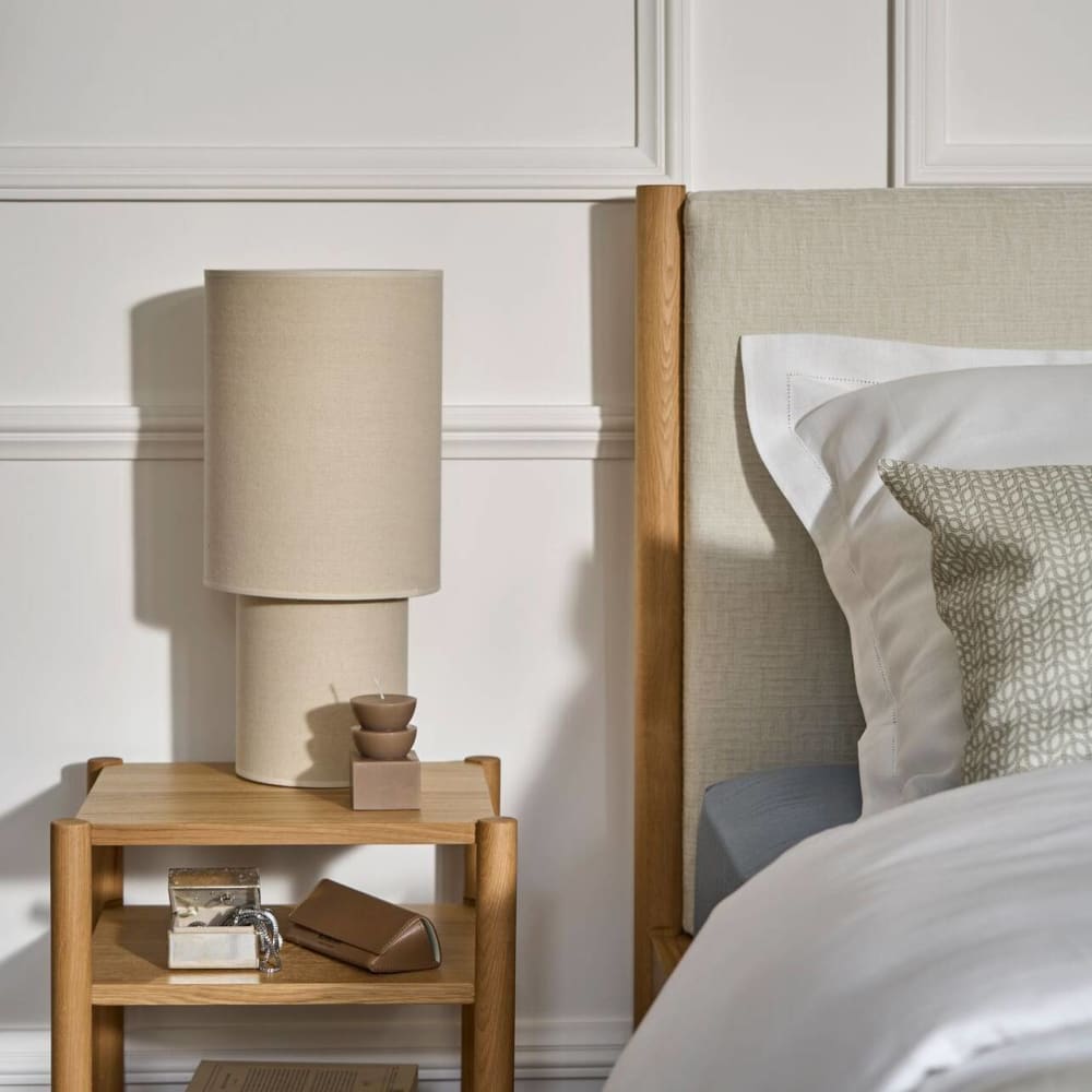 Lampe à poser en tissu crème — vue 4