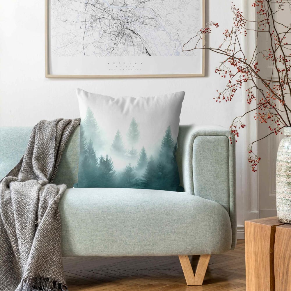 Dekokissen Nadelwald im Nebel aus Polyester-Velours, weiß 50 x 50