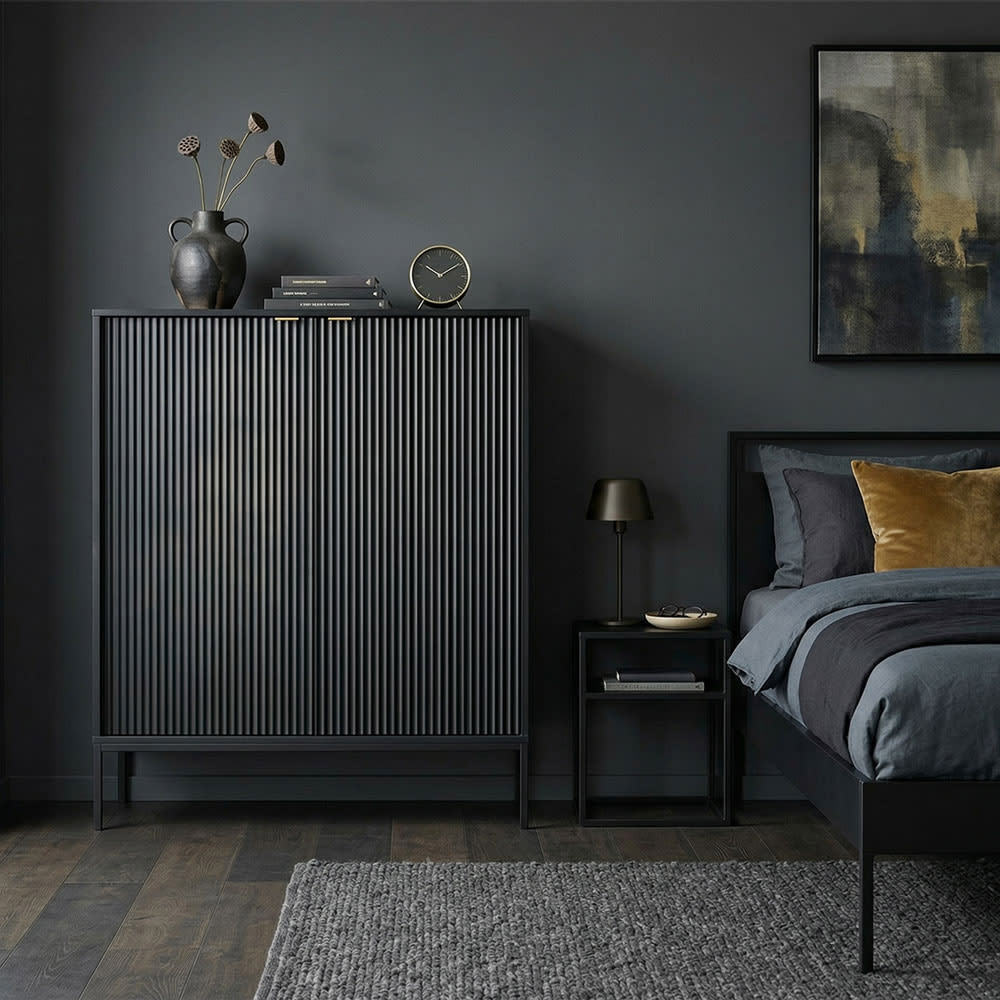 Highboard Nova mit Türen aus Holz 104x39x125cm, schwarz - Maisons
