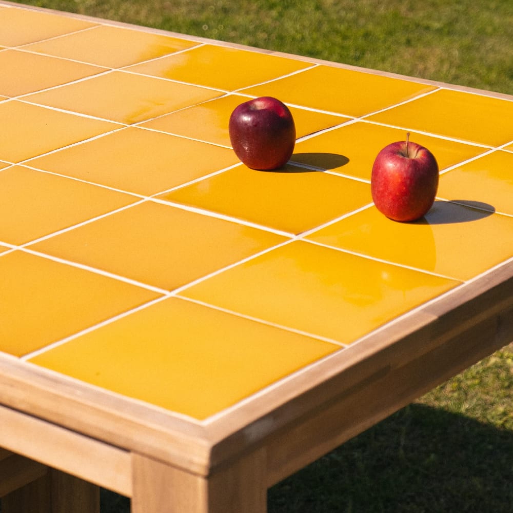 Hoher quadratisch Bartisch Holz und Keramik 66x66x90 senffarben -