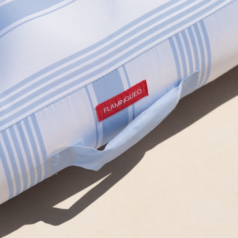 Premium aufblasbare PVC Poolliege blau - Maisons Du Monde