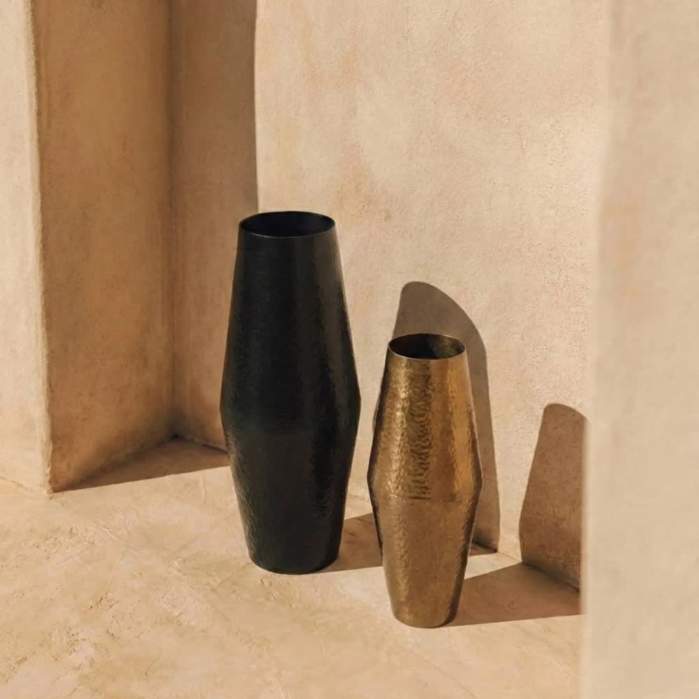 Vase design en fer martelé noir, h65cm — vue 3