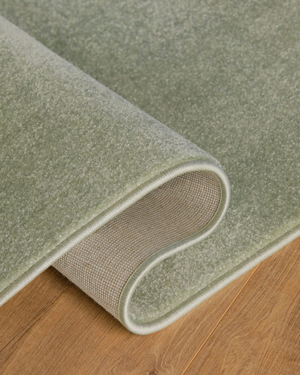 Tapis tissé velours ras vert clair 140x200 — vue 4