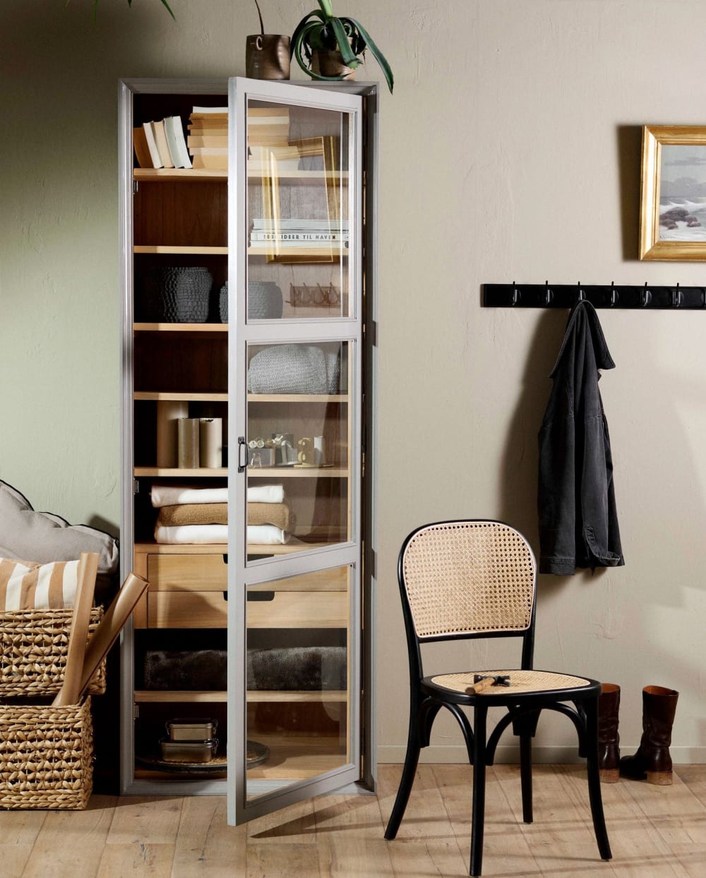 Vitrinenschrank 210cm aus Gmelina Holz mit 1 Tür, Grau - Maisons