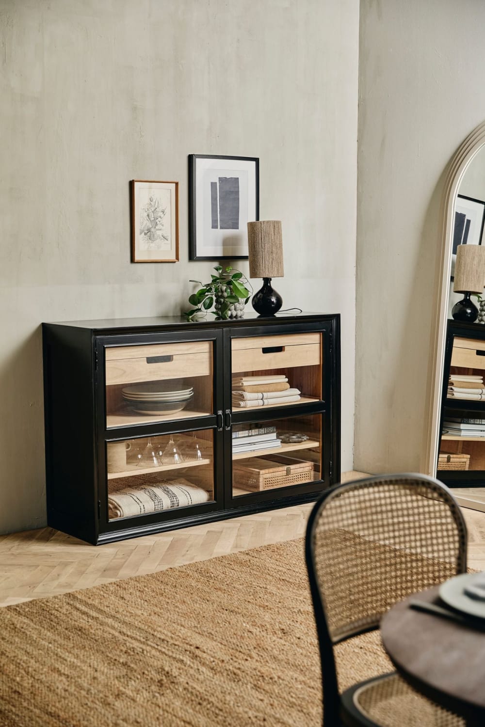 Sideboard aus Gmelina Holz mit 2 Türen, Schwarz - Maisons Du