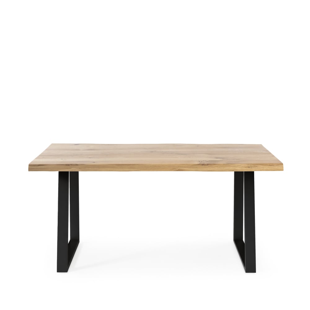 Esstisch mit einer 140 cm langen Holzplatte und schwarzen