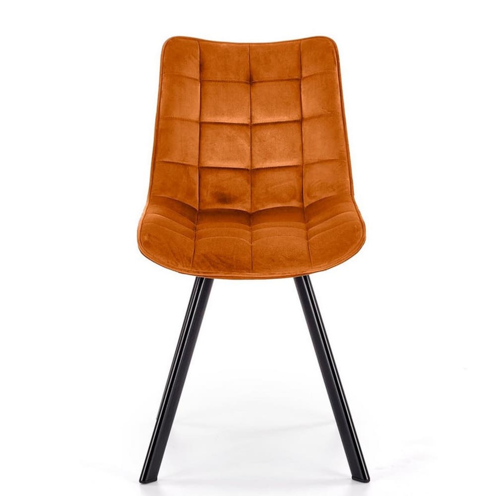 Designerstuhl aus zimtfarbenem Stoff mit schwarzen Metallbeinen -