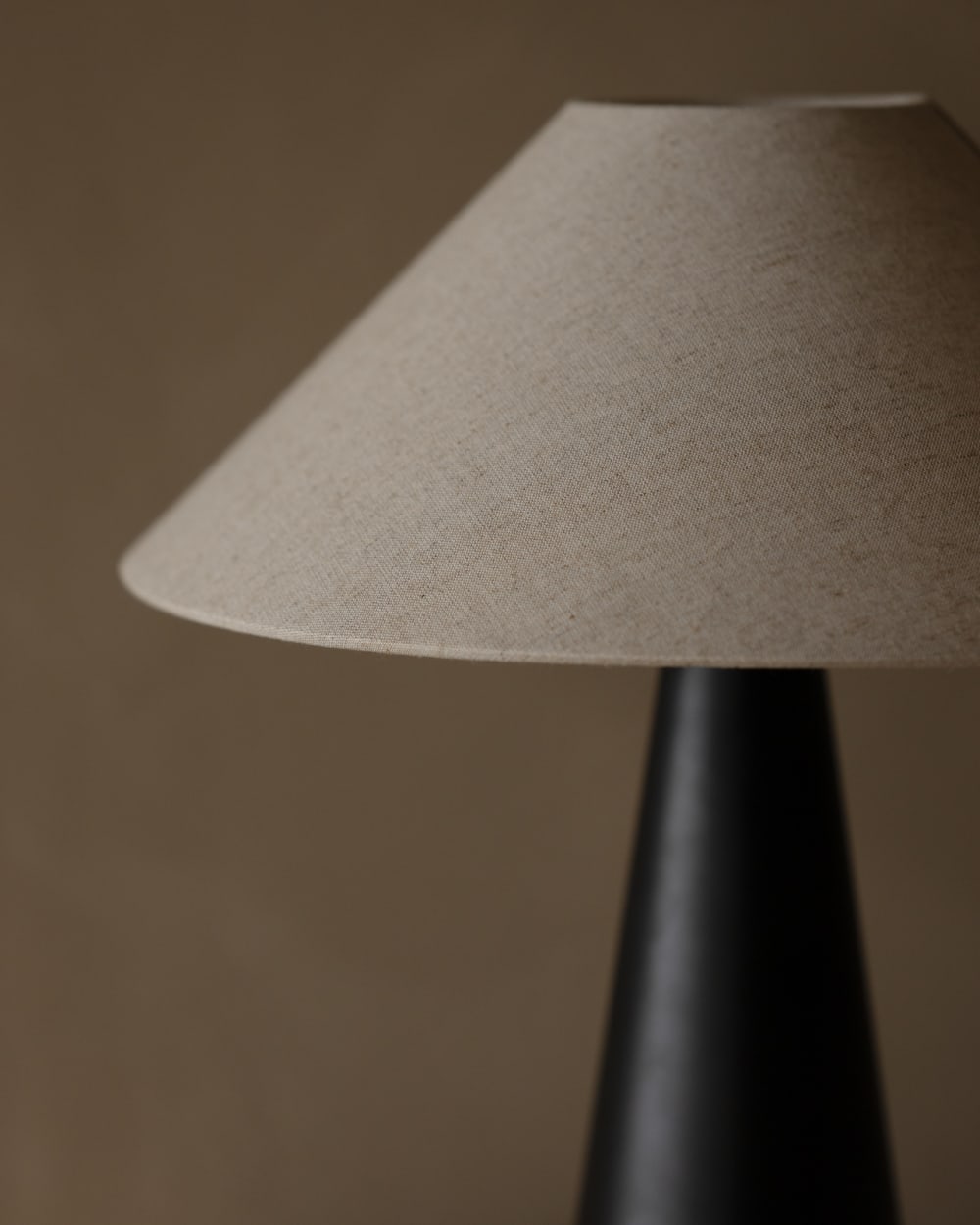 Lampe de table en bois couleur grise et naturelle de 41cm — vue 4
