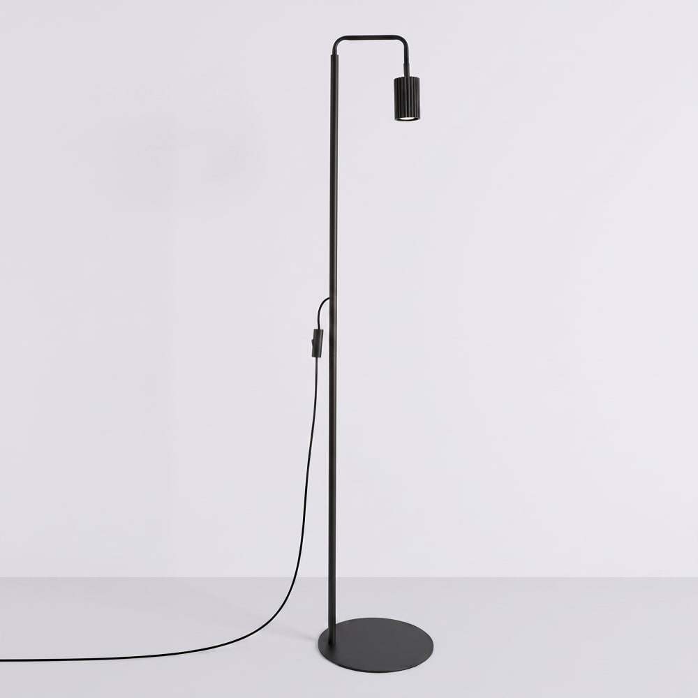 Stehlampen aus Aluminium in schwarz - Maisons Du Monde
