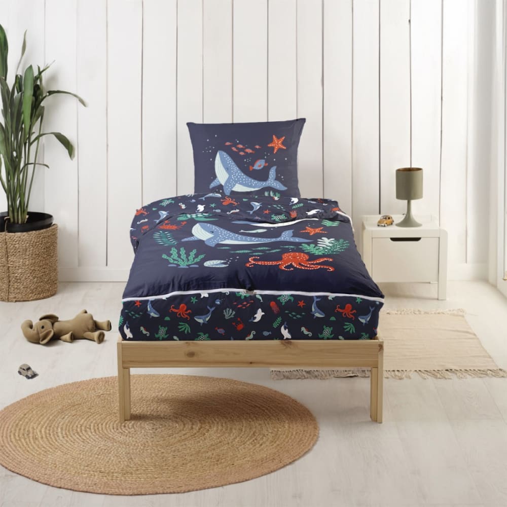 Parure de lit enfant avec couette motif océan 90x190cm (Bleu Câlin) - Image 1