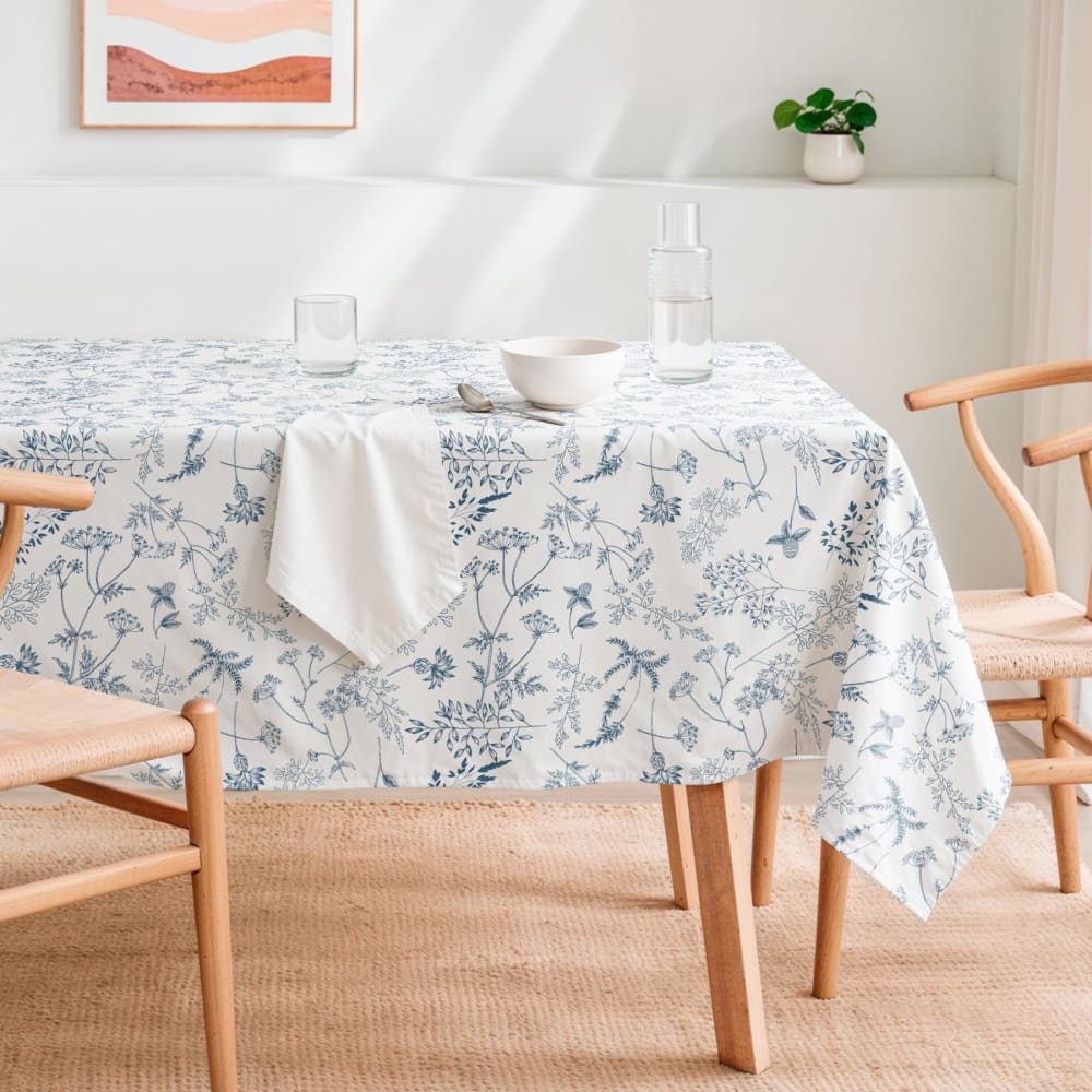 Nappe antitache en coton avec fleurs bleues 155x155